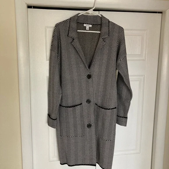 Black and white long sweater jacket - Picture 6 of 7